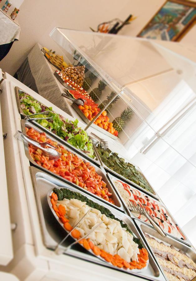 צ'סנטיקו Hotel Raffaello מראה חיצוני תמונה