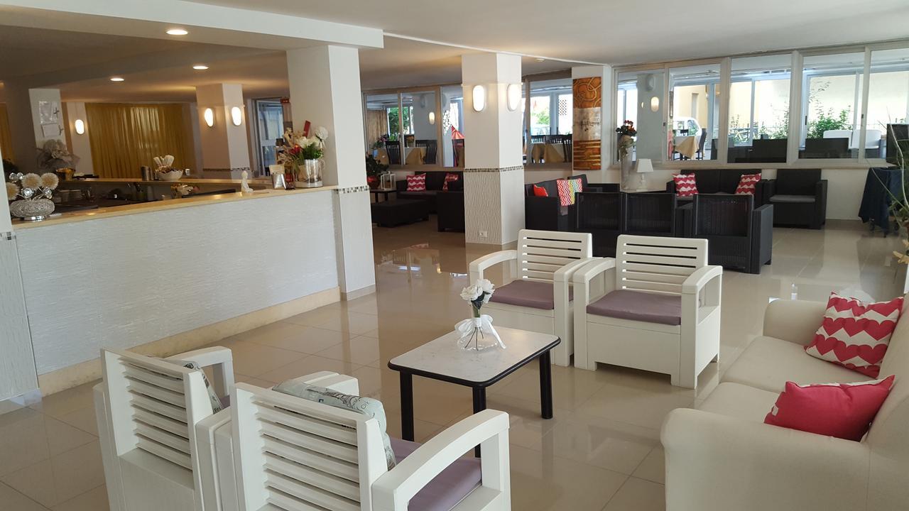 צ'סנטיקו Hotel Raffaello מראה חיצוני תמונה