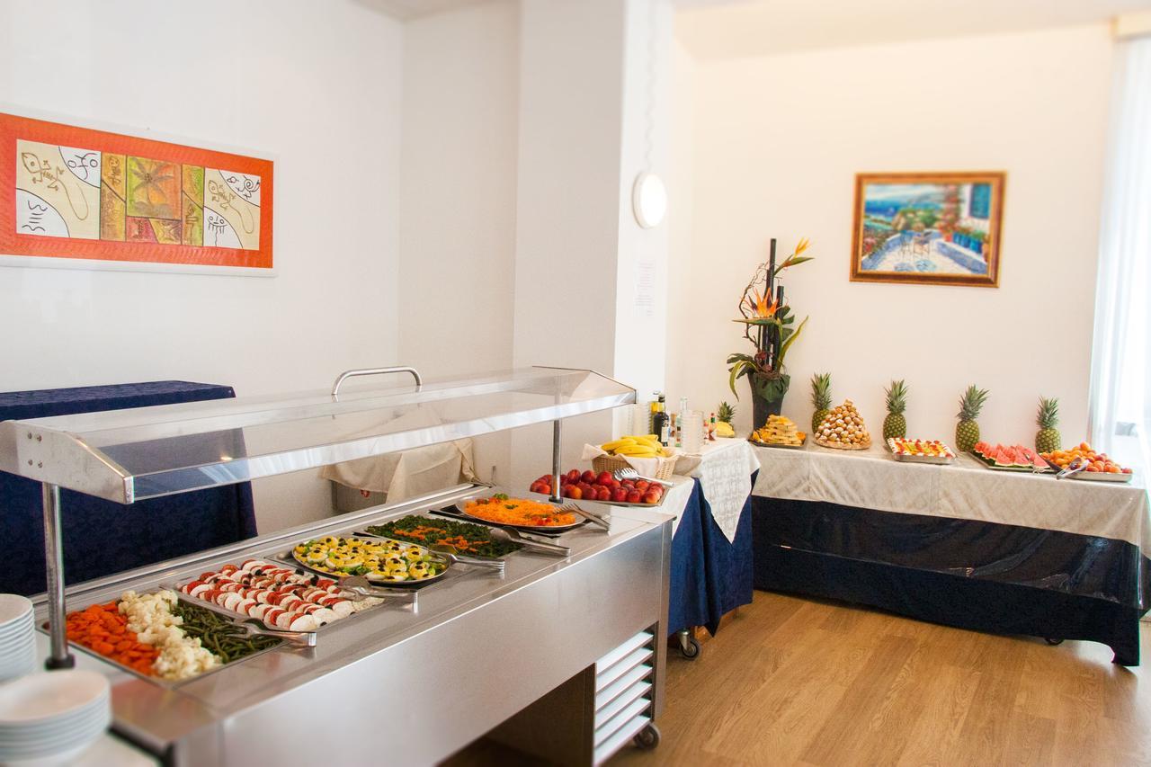 צ'סנטיקו Hotel Raffaello מראה חיצוני תמונה