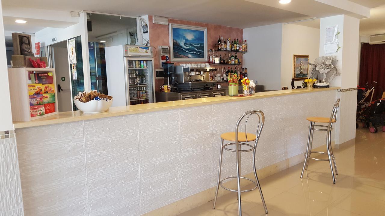 צ'סנטיקו Hotel Raffaello מראה חיצוני תמונה