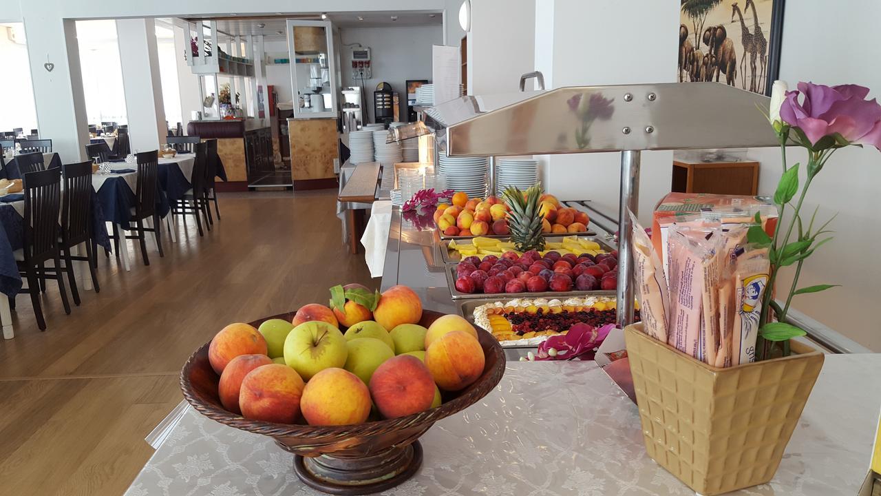 צ'סנטיקו Hotel Raffaello מראה חיצוני תמונה