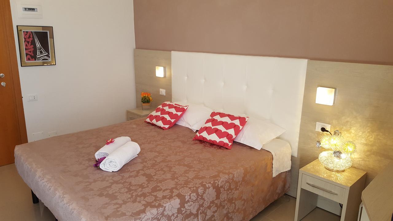 צ'סנטיקו Hotel Raffaello מראה חיצוני תמונה