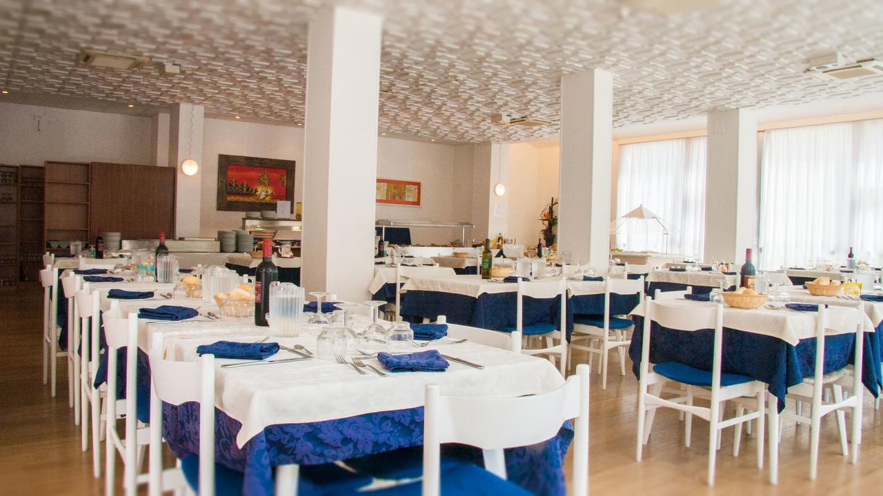 צ'סנטיקו Hotel Raffaello מראה חיצוני תמונה